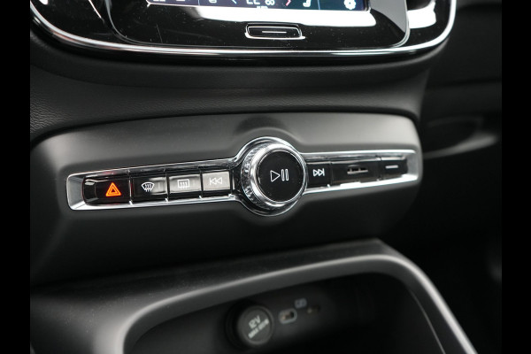 Volvo XC40 Recharge Extended Range Ultimate 82 kWh 252pk Dealer O.H. | Panodak | 360 Camera | Adaptive Cruise | Harman / Kardon | Voorstoelen Memory & Verwarmd | Google Assistent | Keyless | Blis | Stuur Verwarmd | Apple Carplay | DAB |