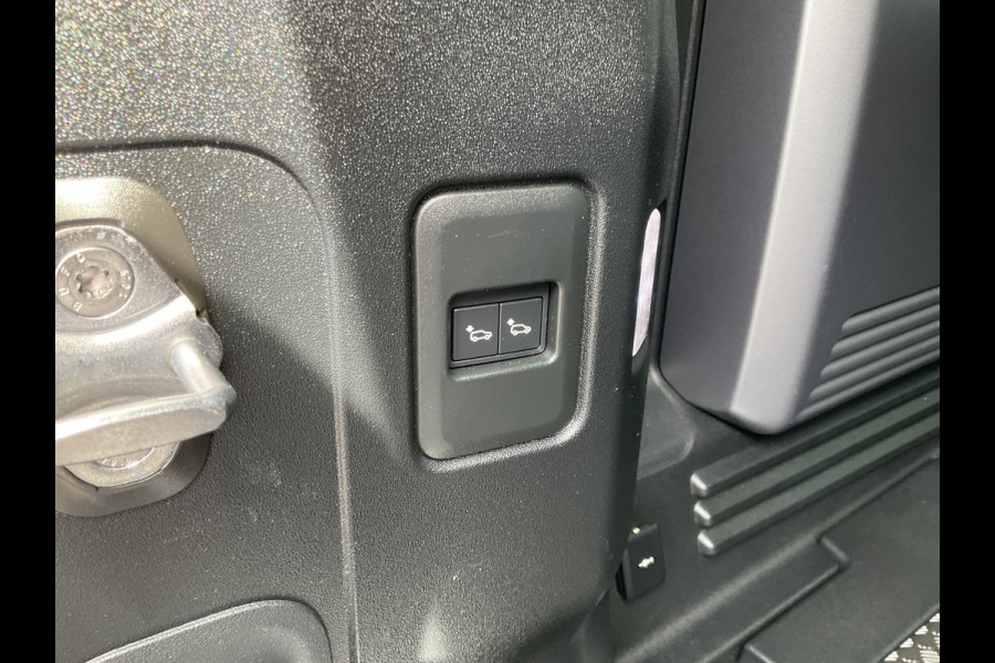 Land Rover Defender 2.0 D240 110 VAN 360°Cam Carplay Memory Trekhaak(3500) Grijs kenteken