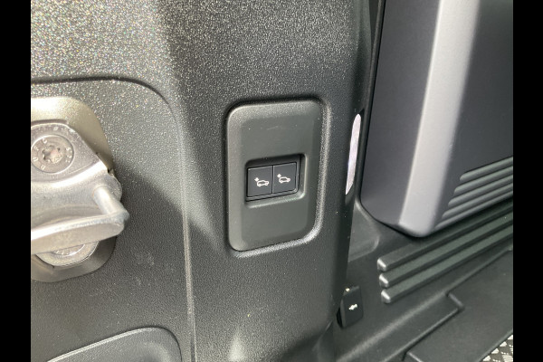 Land Rover Defender 2.0 D240 110 VAN 360°Cam Carplay Memory Trekhaak(3500) Grijs kenteken