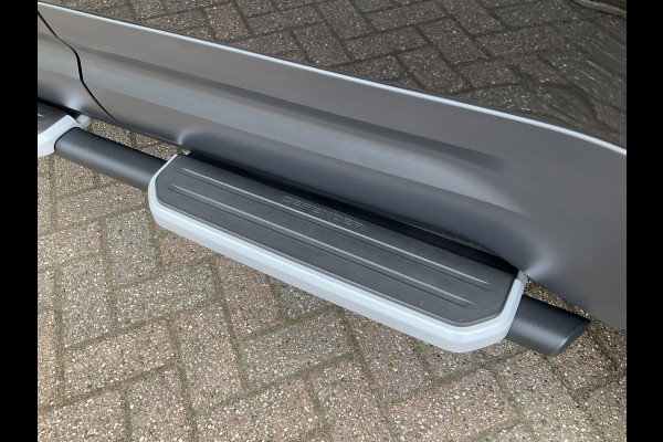 Land Rover Defender 2.0 D240 110 VAN 360°Cam Carplay Memory Trekhaak(3500) Grijs kenteken