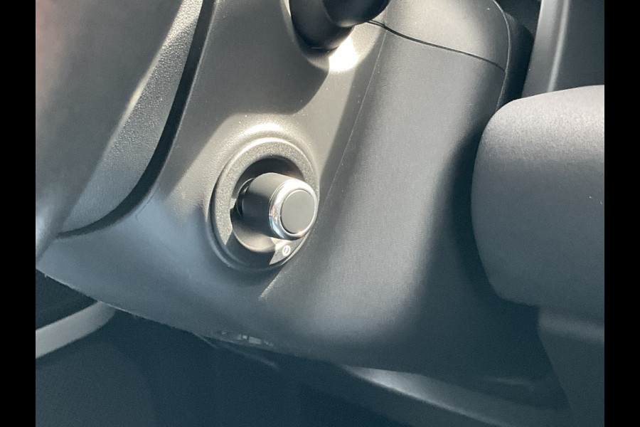 Land Rover Defender 2.0 D240 110 VAN 360°Cam Carplay Memory Trekhaak(3500) Grijs kenteken