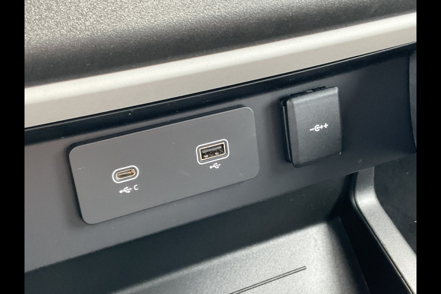 Land Rover Defender 2.0 D240 110 VAN 360°Cam Carplay Memory Trekhaak(3500) Grijs kenteken