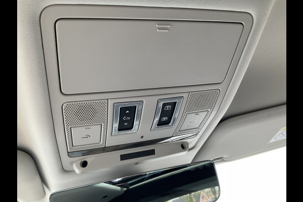 Land Rover Defender 2.0 D240 110 VAN 360°Cam Carplay Memory Trekhaak(3500) Grijs kenteken