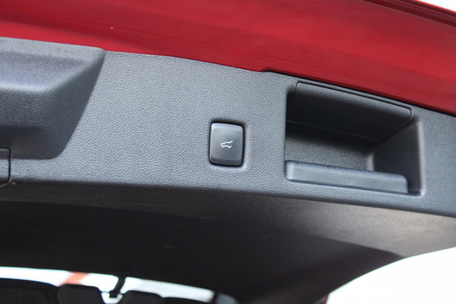 Ford Kuga 2.5 PHEV ST-Line Stoel + Stuurverwarming | Adaptive Cruise Control | BLIS | Camera | Elektrische Kofferbak | Navigatie |
