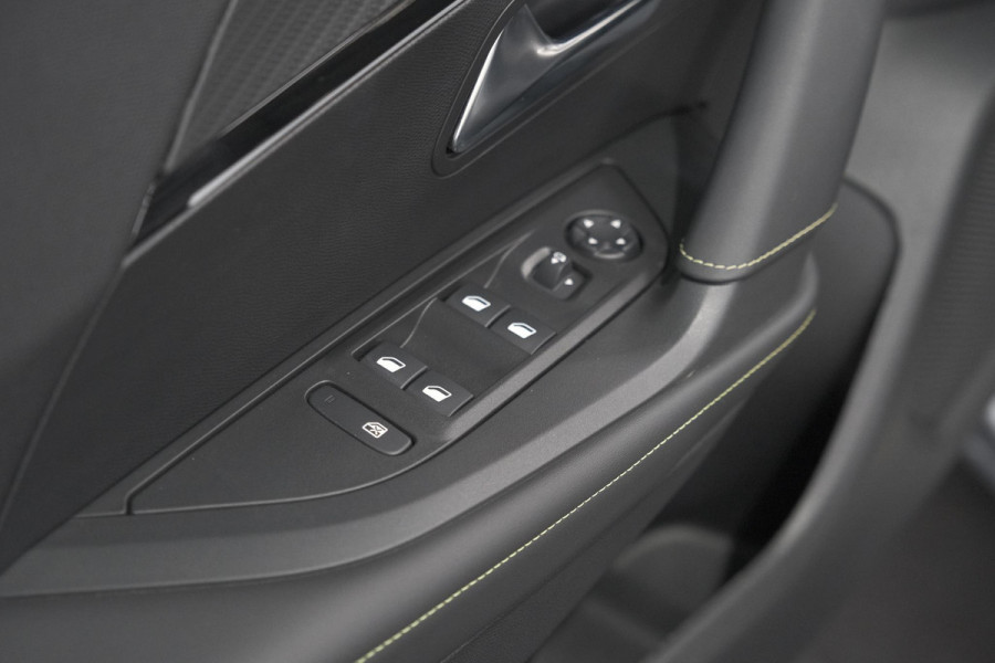 Peugeot e-2008 EV GT 50 kWh | 3 Fase | 360 Camera | Adaptieve Cruise Control | Dodehoekdetectie