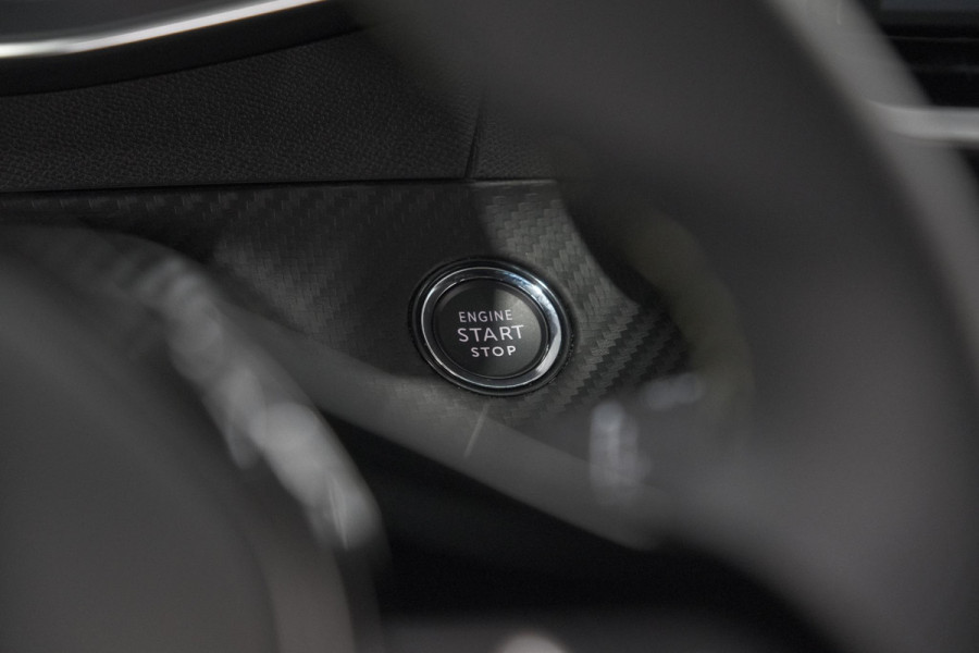 Peugeot e-2008 EV GT 50 kWh | 3 Fase | 360 Camera | Adaptieve Cruise Control | Dodehoekdetectie