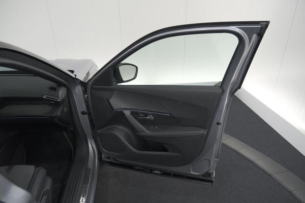 Peugeot e-2008 EV GT 50 kWh | 3 Fase | 360 Camera | Adaptieve Cruise Control | Dodehoekdetectie