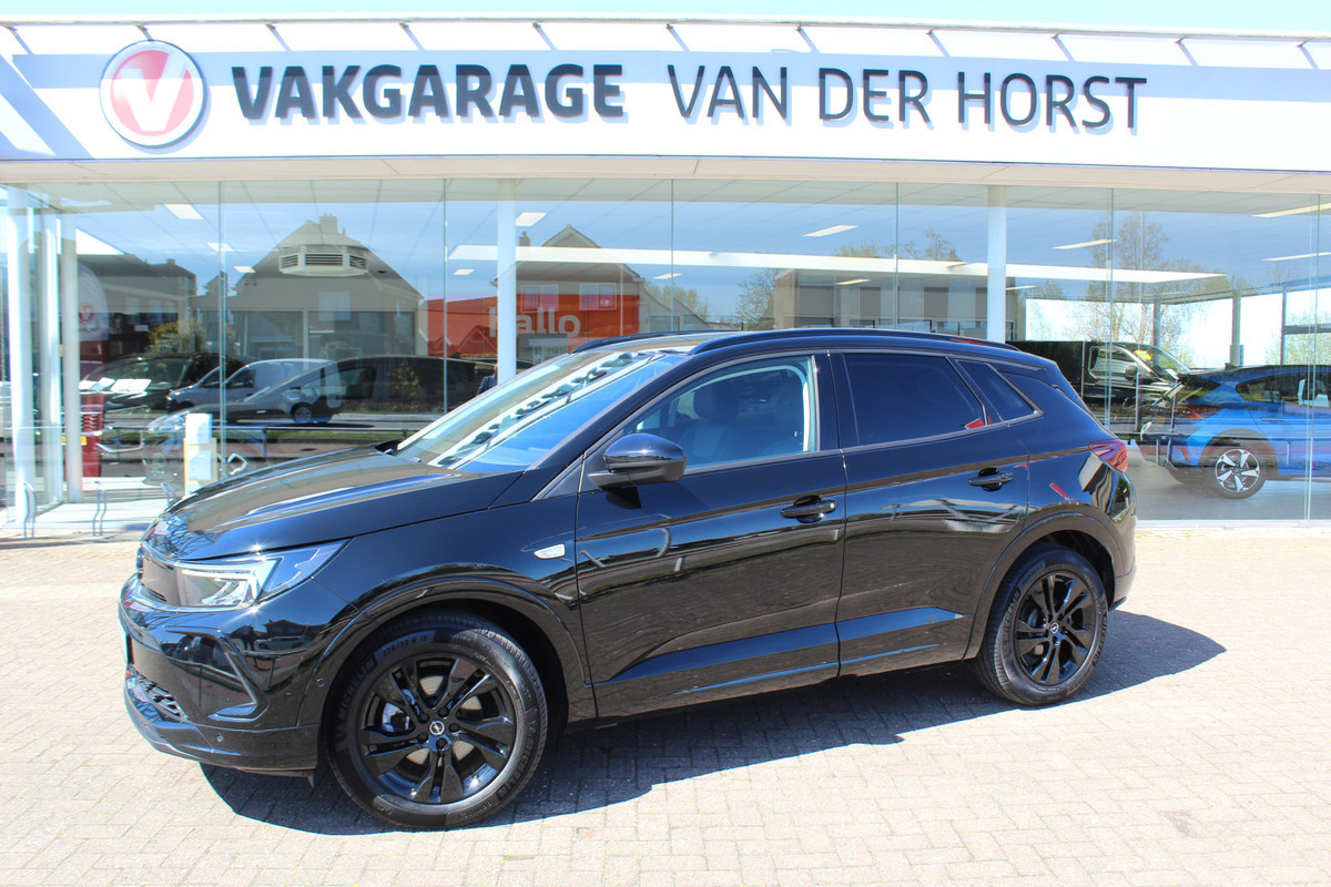 Opel Grandland 1.2 Turbo GS Line Zeer nette, sportieve en luxe hoogzitter, slechts 49.000km ! Autm. airco dual, camera, half leder, navigatie, telefoonvoorb, Apple carplay/Android auto, lane- en side assist, cruise control, metallic lak, LM wielen etc.