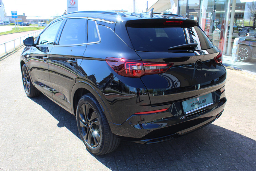 Opel Grandland 1.2 Turbo GS Line Zeer nette, sportieve en luxe hoogzitter, slechts 49.000km ! Autm. airco dual, camera, half leder, navigatie, telefoonvoorb, Apple carplay/Android auto, lane- en side assist, cruise control, metallic lak, LM wielen etc.