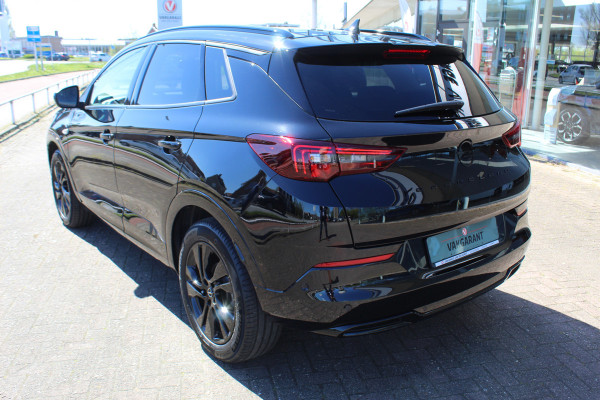 Opel Grandland 1.2 Turbo GS Line Zeer nette, sportieve en luxe hoogzitter, slechts 49.000km ! Autm. airco dual, camera, half leder, navigatie, telefoonvoorb, Apple carplay/Android auto, lane- en side assist, cruise control, metallic lak, LM wielen etc.