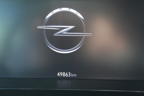 Opel Grandland 1.2 Turbo GS Line Zeer nette, sportieve en luxe hoogzitter, slechts 49.000km ! Autm. airco dual, camera, half leder, navigatie, telefoonvoorb, Apple carplay/Android auto, lane- en side assist, cruise control, metallic lak, LM wielen etc.