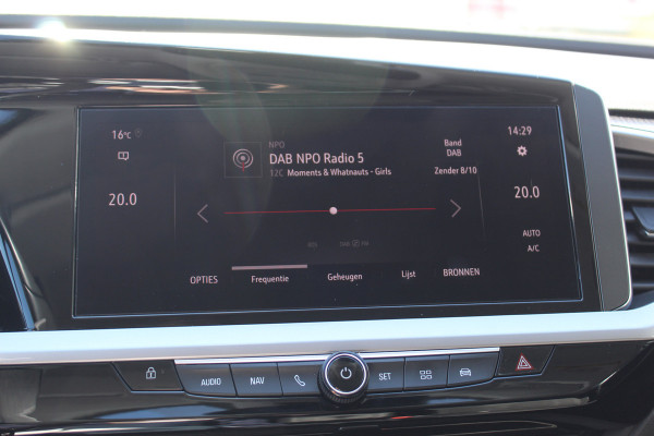 Opel Grandland 1.2 Turbo GS Line Zeer nette, sportieve en luxe hoogzitter, slechts 49.000km ! Autm. airco dual, camera, half leder, navigatie, telefoonvoorb, Apple carplay/Android auto, lane- en side assist, cruise control, metallic lak, LM wielen etc.