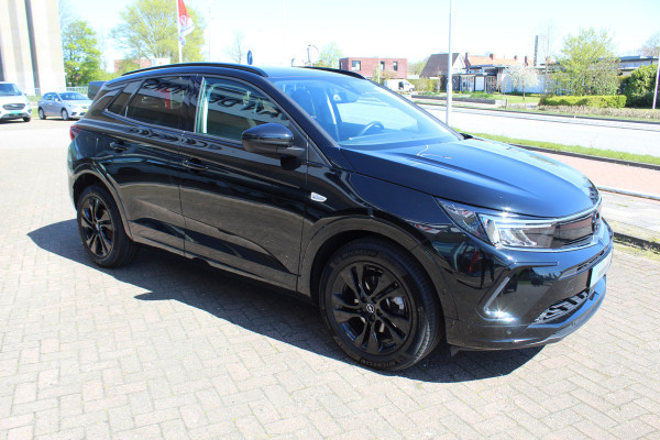 Opel Grandland 1.2 Turbo GS Line Zeer nette, sportieve en luxe hoogzitter, slechts 49.000km ! Autm. airco dual, camera, half leder, navigatie, telefoonvoorb, Apple carplay/Android auto, lane- en side assist, cruise control, metallic lak, LM wielen etc.
