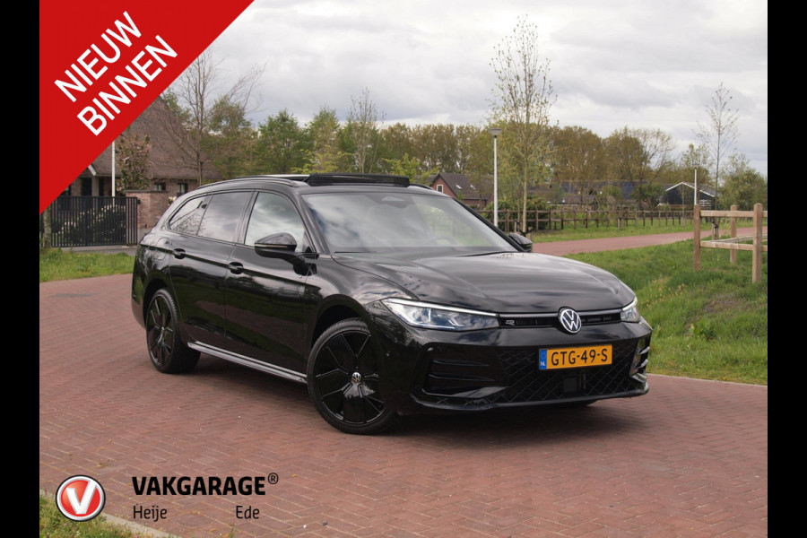 Volkswagen Passat Variant 1.5 eHybrid R-Line Edition | Panoramadak | Black-Style | Head-Up Display | Trekhaak | Sfeerverlichting | NL-Auto |