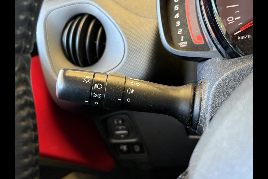 Citroën C1 1.0 VTi Shine 44.500 KM | Carplay | Achteruitrijcamera | L.M. Velgen | Airco