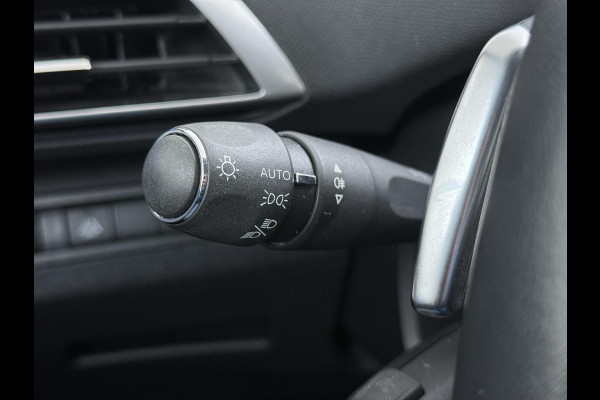 Peugeot 3008 1.6 HYbrid 225 Allure Pack Business |PHEV PLUG-IN HYBRIDE | RIJKLAAR! | ONDERHOUD GEHAD BIJ BINNENKOMST | DODEHOEKSENSOR | ACHTERUITRIJCAMERA | STANDKACHEL | INCL. 12 MND BOVAG GARANTIE