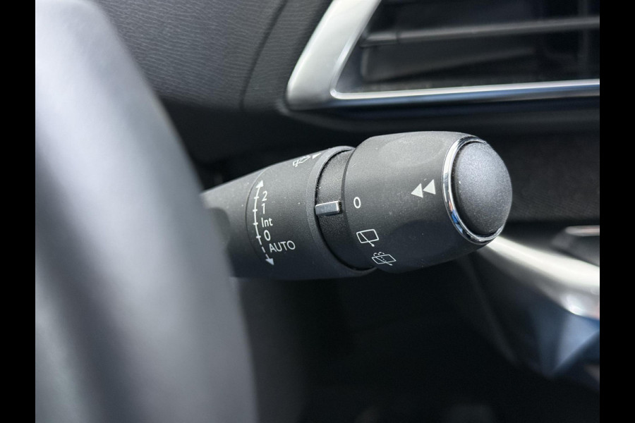 Peugeot 3008 1.6 HYbrid 225 Allure Pack Business |PHEV PLUG-IN HYBRIDE | RIJKLAAR! | ONDERHOUD GEHAD BIJ BINNENKOMST | DODEHOEKSENSOR | ACHTERUITRIJCAMERA | STANDKACHEL | INCL. 12 MND BOVAG GARANTIE