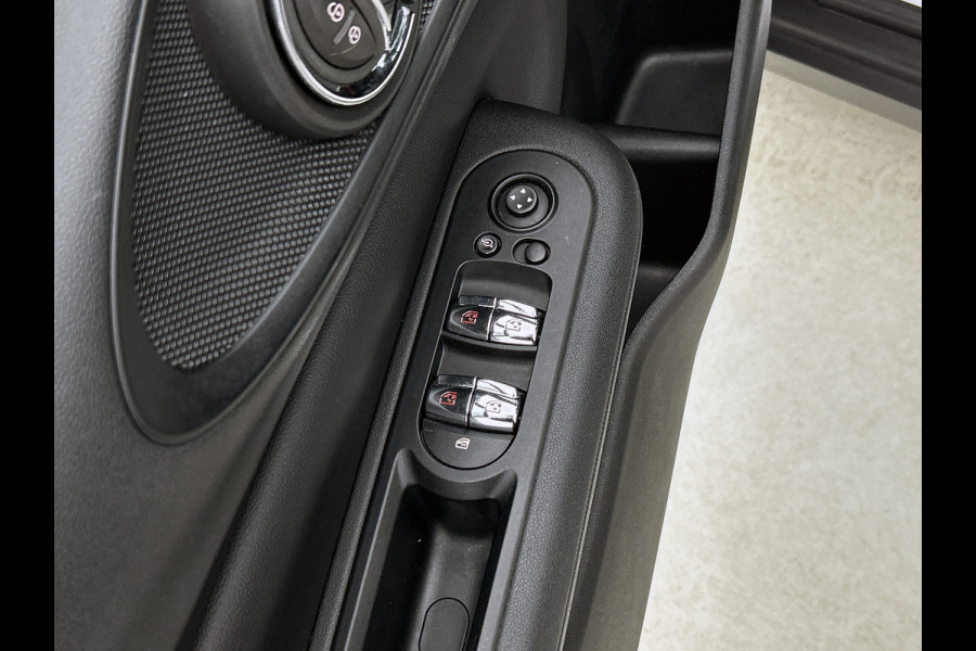MINI Clubman 1.5 One Business Edition / Airco-ecc / Navigatie / Panorama schuifdak / Leder / Cruise-ctr. / Apk 10-2026