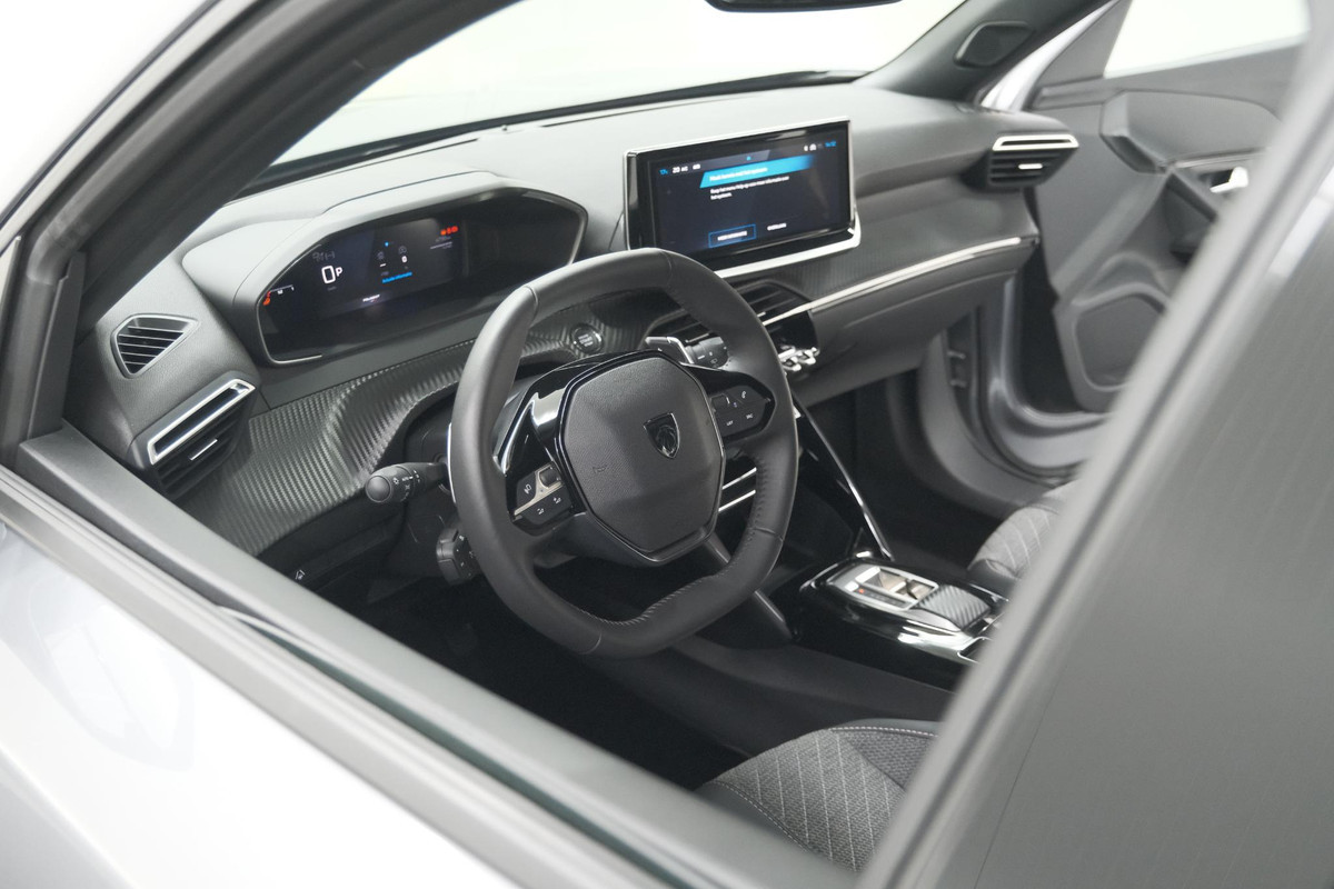 Peugeot 2008 1.2 Hybrid 145 Allure | 360 Camera | Adaptieve Cruise Control | Dodehoekdetectie | Apple Carplay