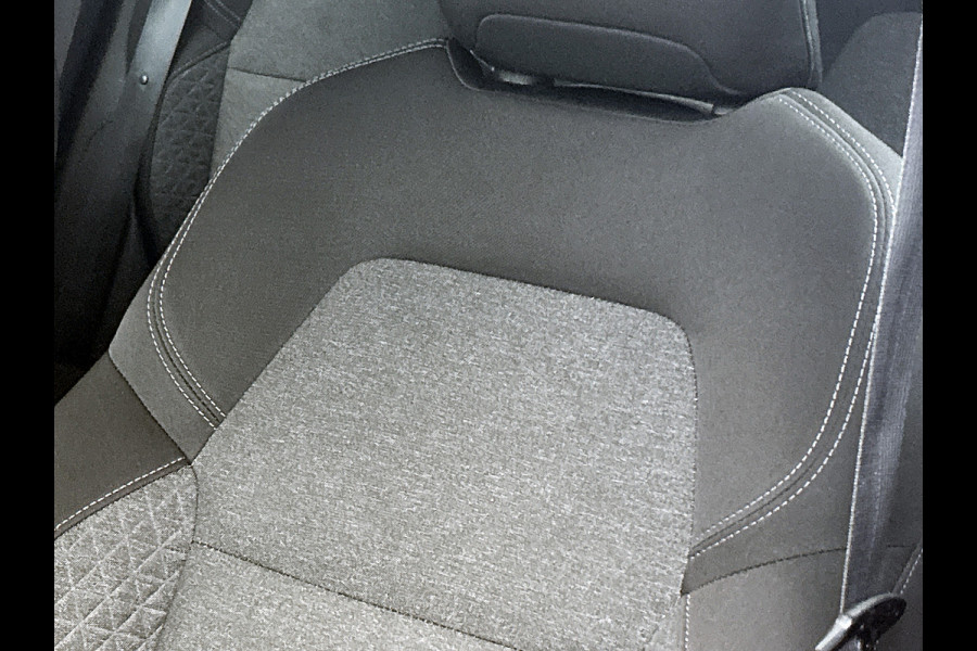 Renault Clio 1.0 TCe Zen / 6 Versn. / 5Drs. / Pdc./ Airco / Navigatie / Radio multimedia / Apk 04-2027