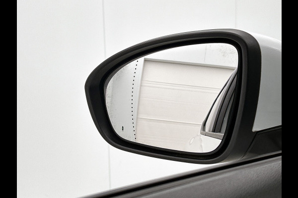 Renault Clio 1.0 TCe Zen / 6 Versn. / 5Drs. / Pdc./ Airco / Navigatie / Radio multimedia / Apk 04-2027