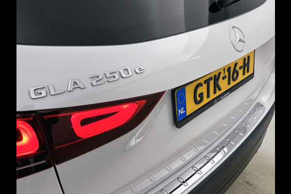 Mercedes-Benz GLA 250 e AMG Plug-In Hybride AMG Line | Night Pakket | Ledkoplampen | Parkeerpakket met 360°-camera | Distronic | Memory voorstoelen. Inclusief 24 maanden MB Certified garantie voor Europa.