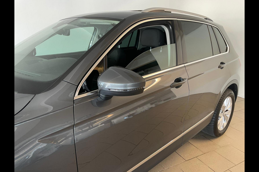 Volkswagen Tiguan 1.4 TSI ACT Highline Business AUTOMAAT PANO NAVI BT CRUISE BLUETOOTH ELEK RAMEN CENT VERG VELGEN NIEUWSTAAT