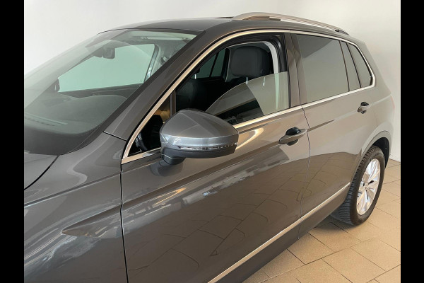 Volkswagen Tiguan 1.4 TSI ACT Highline Business AUTOMAAT PANO NAVI BT CRUISE BLUETOOTH ELEK RAMEN CENT VERG VELGEN NIEUWSTAAT