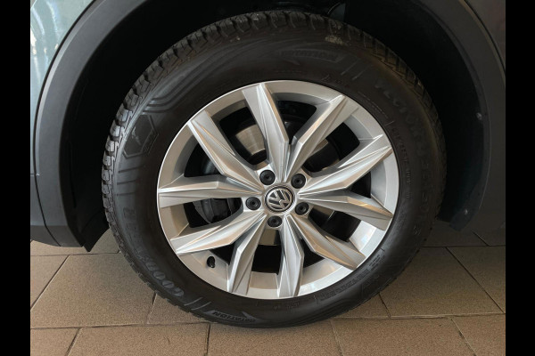 Volkswagen Tiguan 1.4 TSI ACT Highline Business AUTOMAAT PANO NAVI BT CRUISE BLUETOOTH ELEK RAMEN CENT VERG VELGEN NIEUWSTAAT