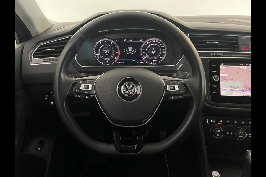 Volkswagen Tiguan 1.4 TSI ACT Highline Business AUTOMAAT PANO NAVI BT CRUISE BLUETOOTH ELEK RAMEN CENT VERG VELGEN NIEUWSTAAT