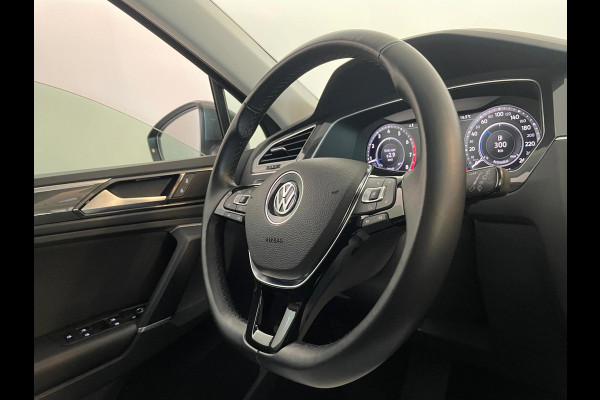 Volkswagen Tiguan 1.4 TSI ACT Highline Business AUTOMAAT PANO NAVI BT CRUISE BLUETOOTH ELEK RAMEN CENT VERG VELGEN NIEUWSTAAT