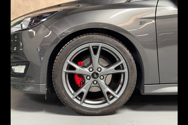 Ford FOCUS Wagon 1.0 ST-Line | Camera | Parkeersensoren | Led