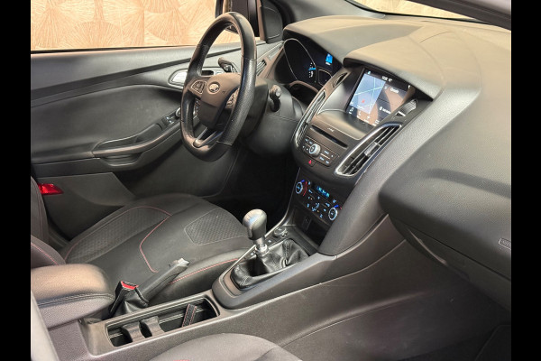 Ford FOCUS Wagon 1.0 ST-Line | Camera | Parkeersensoren | Led