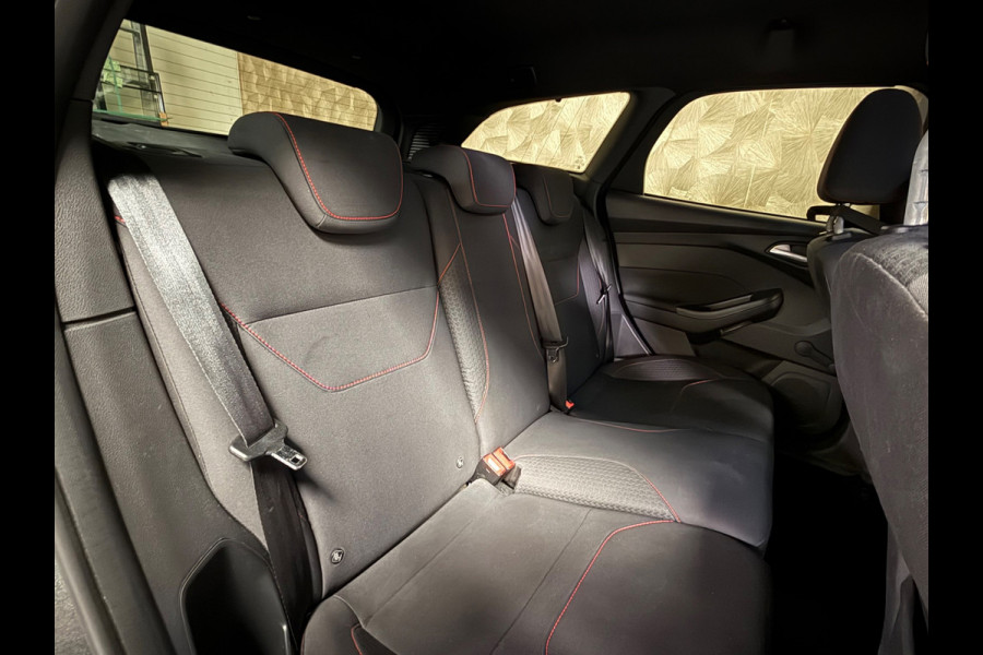 Ford FOCUS Wagon 1.0 ST-Line | Camera | Parkeersensoren | Led