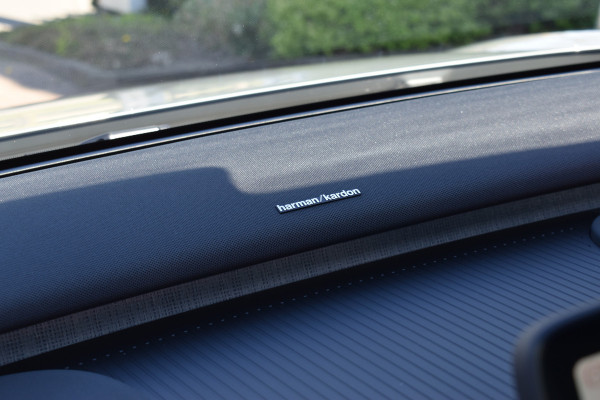 Volvo EX30 Extended Range Ultra 69 kWh | Trekhaak | Woolblend | Panodak | Elektr. Stoel | ACC