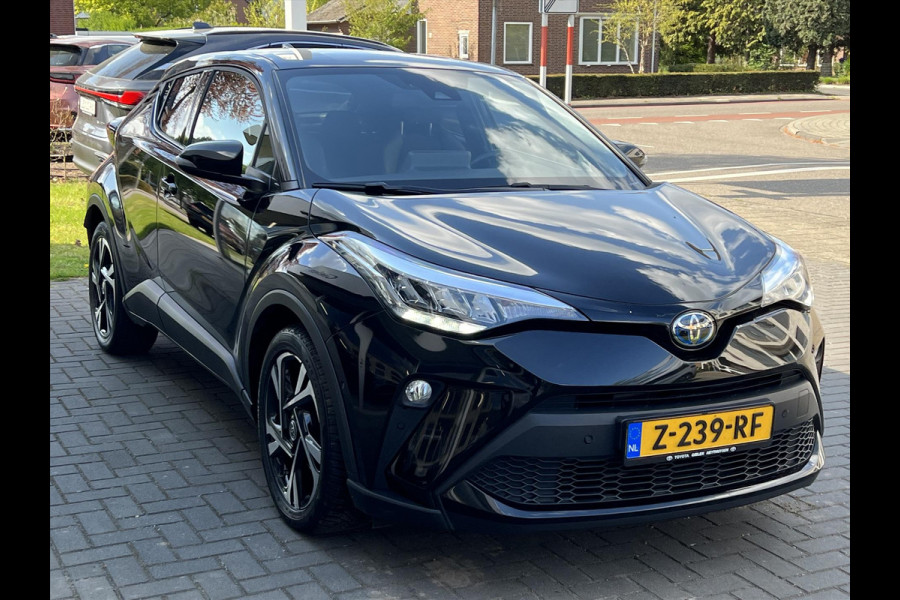 Toyota C-HR 2.0 Hybrid Style | Dodehoekherkenning, Stoel + Stuurverwarming, Parkeersensoren, Keyless, 18 inch
