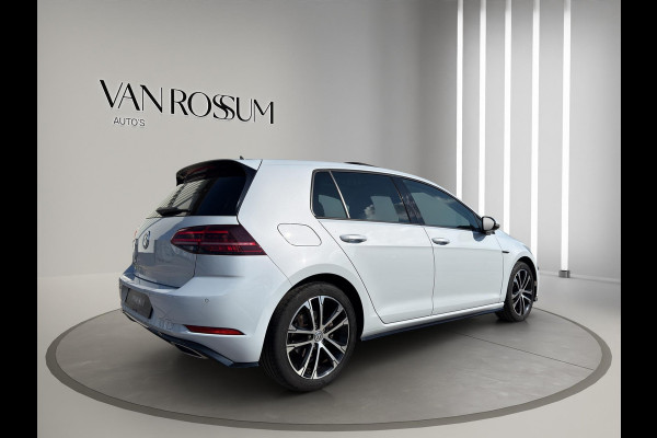 Volkswagen Golf 1.5 TSI Highline Business R Pano | Stoel/Stuur verwarming | Led | Massage  | 17"| Digitaal Display |  Parksensor |