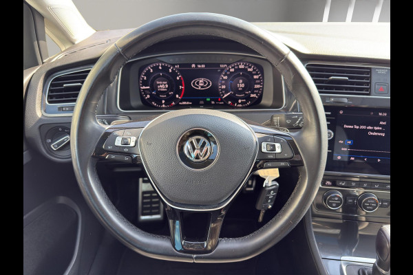 Volkswagen Golf 1.5 TSI Highline Business R Pano | Stoel/Stuur verwarming | Led | Massage  | 17"| Digitaal Display |  Parksensor |