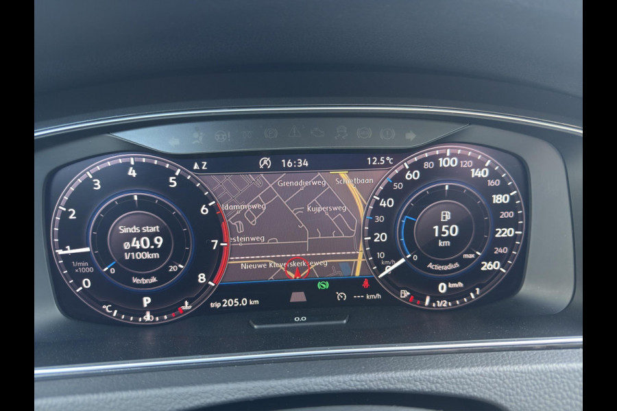 Volkswagen Golf 1.5 TSI Highline Business R Pano | Stoel/Stuur verwarming | Led | Massage  | 17"| Digitaal Display |  Parksensor |