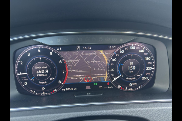 Volkswagen Golf 1.5 TSI Highline Business R Pano | Stoel/Stuur verwarming | Led | Massage  | 17"| Digitaal Display |  Parksensor |