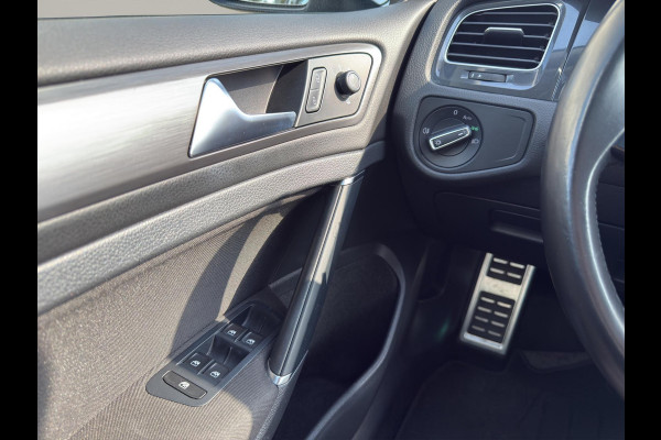 Volkswagen Golf 1.5 TSI Highline Business R Pano | Stoel/Stuur verwarming | Led | Massage  | 17"| Digitaal Display |  Parksensor |