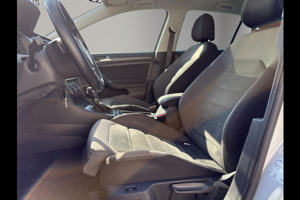 Volkswagen Golf 1.5 TSI Highline Business R Pano | Stoel/Stuur verwarming | Led | Massage  | 17"| Digitaal Display |  Parksensor |