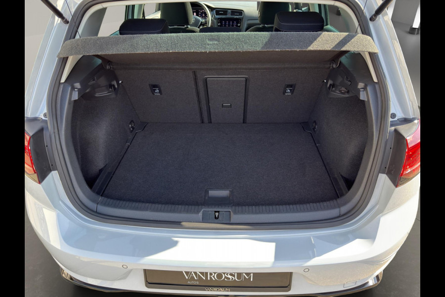 Volkswagen Golf 1.5 TSI Highline Business R Pano | Stoel/Stuur verwarming | Led | Massage  | 17"| Digitaal Display |  Parksensor |