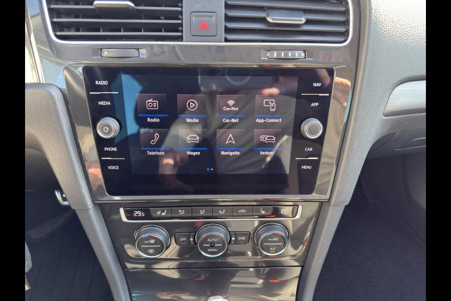 Volkswagen Golf 1.5 TSI Highline Business R Pano | Stoel/Stuur verwarming | Led | Massage  | 17"| Digitaal Display |  Parksensor |