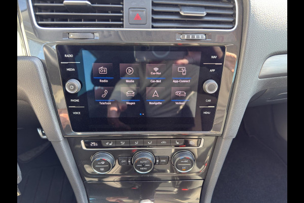 Volkswagen Golf 1.5 TSI Highline Business R Pano | Stoel/Stuur verwarming | Led | Massage  | 17"| Digitaal Display |  Parksensor |