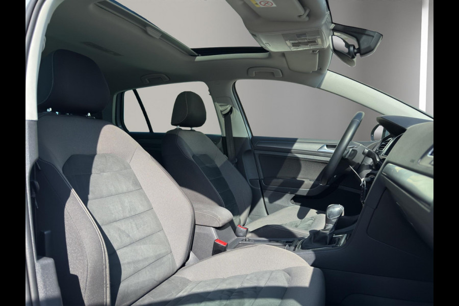 Volkswagen Golf 1.5 TSI Highline Business R Pano | Stoel/Stuur verwarming | Led | Massage  | 17"| Digitaal Display |  Parksensor |
