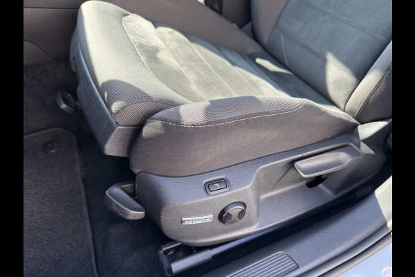 Volkswagen Golf 1.5 TSI Highline Business R Pano | Stoel/Stuur verwarming | Led | Massage  | 17"| Digitaal Display |  Parksensor |