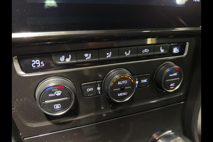 Volkswagen Golf 1.5 TSI Highline Business R Pano | Stoel/Stuur verwarming | Led | Massage  | 17"| Digitaal Display |  Parksensor |
