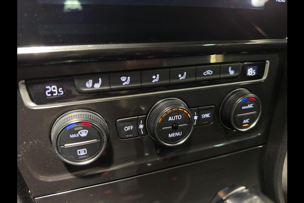 Volkswagen Golf 1.5 TSI Highline Business R Pano | Stoel/Stuur verwarming | Led | Massage  | 17"| Digitaal Display |  Parksensor |