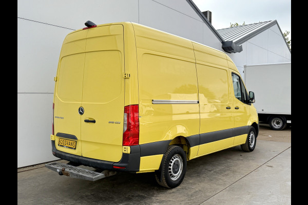 Mercedes-Benz Sprinter 319 3.0 CDI 6 Cilinder Automaat L2H2 Dubbele Schuifdeur 3.5t Trekhaak Cruise Control Climate Control Camera Navigatie Lucht Geveerde Stoel